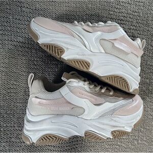 Steve Madden Chunky Y2K Possesion Sneakers